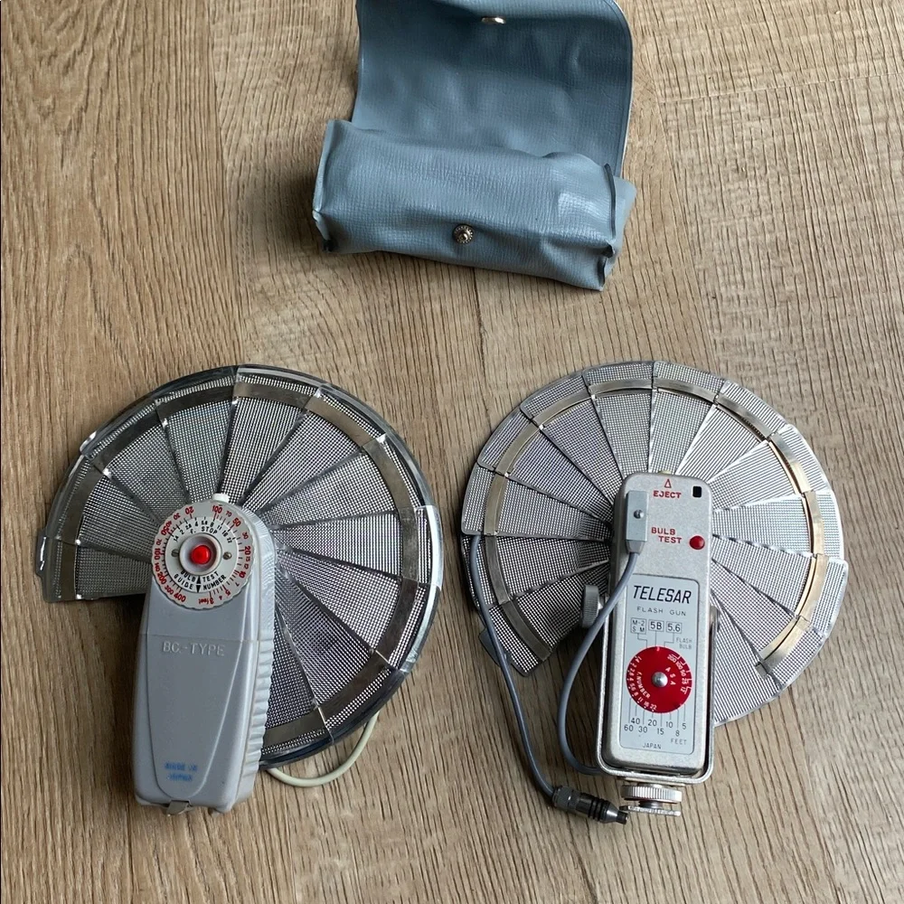 Telesar and Unlabeled Fan Collapsible Flash Attachment and 1 Case UNTESTED
